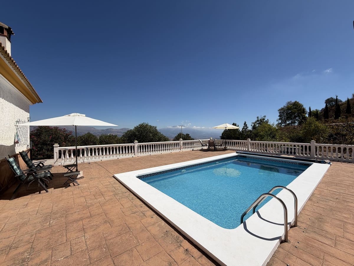 3 sovrum Villa till salu i Colmenar med pool garage - 329 000 € (Ref: 10128604)