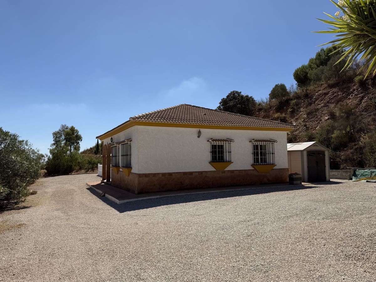3 sovrum Villa till salu i Colmenar med pool garage - 329 000 € (Ref: 10128604)