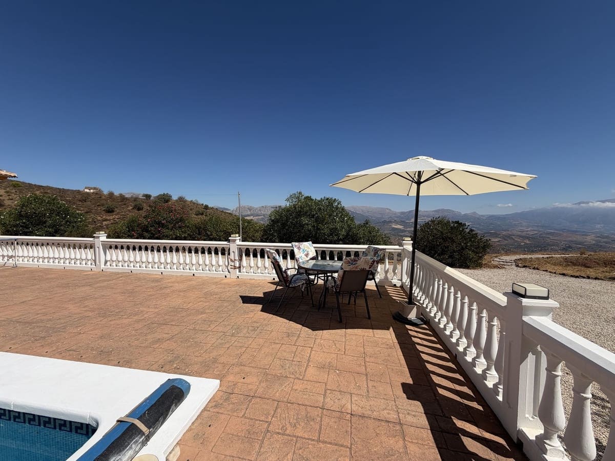 3 sovrum Villa till salu i Colmenar med pool garage - 329 000 € (Ref: 10128604)