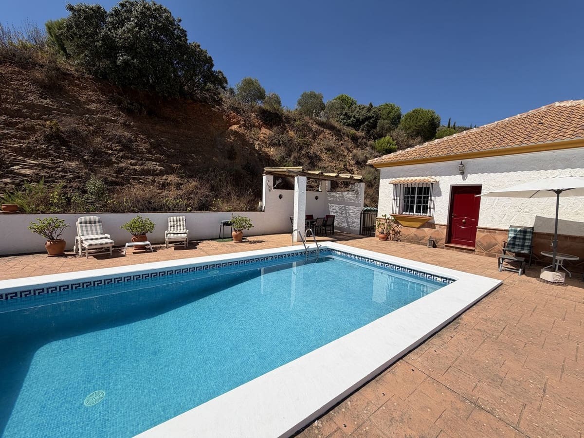 3 sovrum Villa till salu i Colmenar med pool garage - 329 000 € (Ref: 10128604)