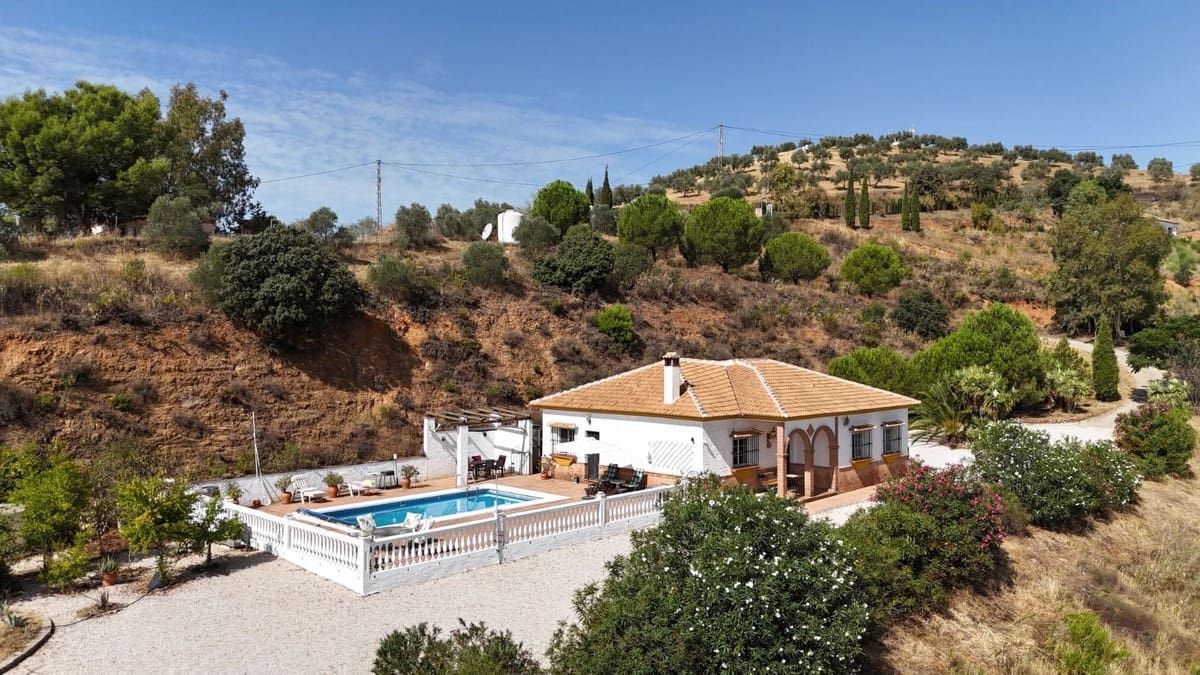3 sovrum Villa till salu i Colmenar med pool garage - 329 000 € (Ref: 10128604)