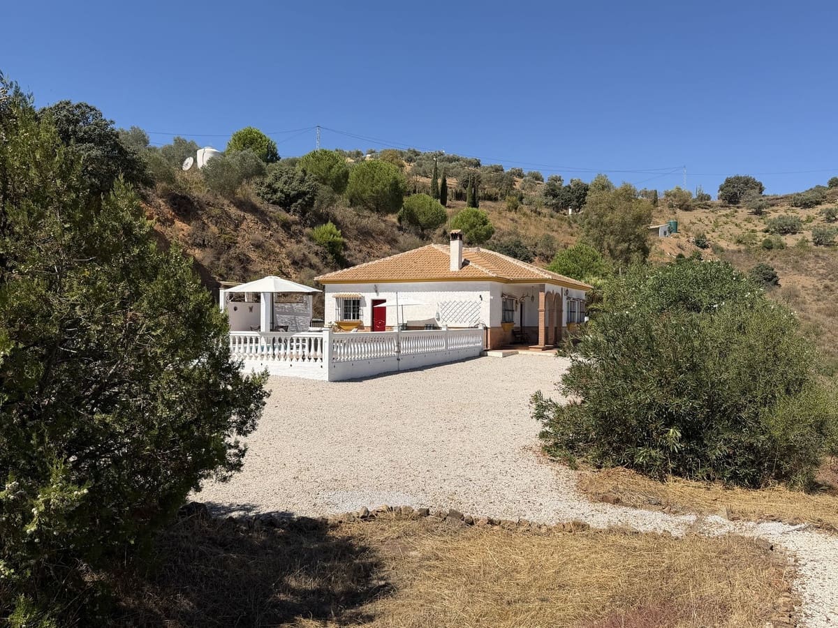 3 sovrum Villa till salu i Colmenar med pool garage - 329 000 € (Ref: 10128604)