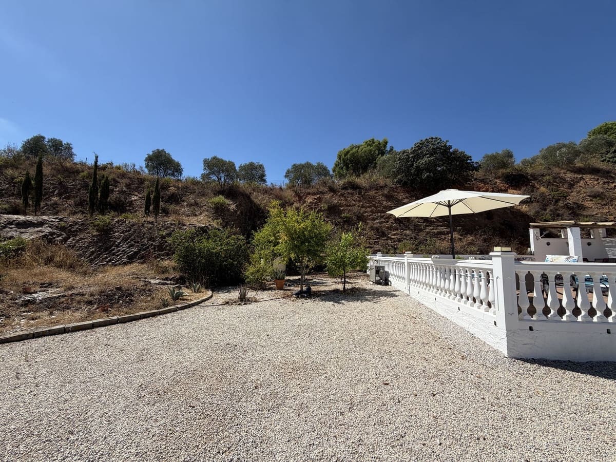 3 sovrum Villa till salu i Colmenar med pool garage - 329 000 € (Ref: 10128604)