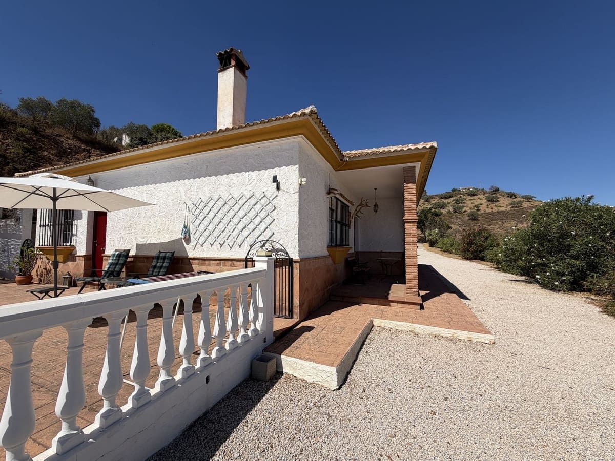 3 sovrum Villa till salu i Colmenar med pool garage - 329 000 € (Ref: 10128604)