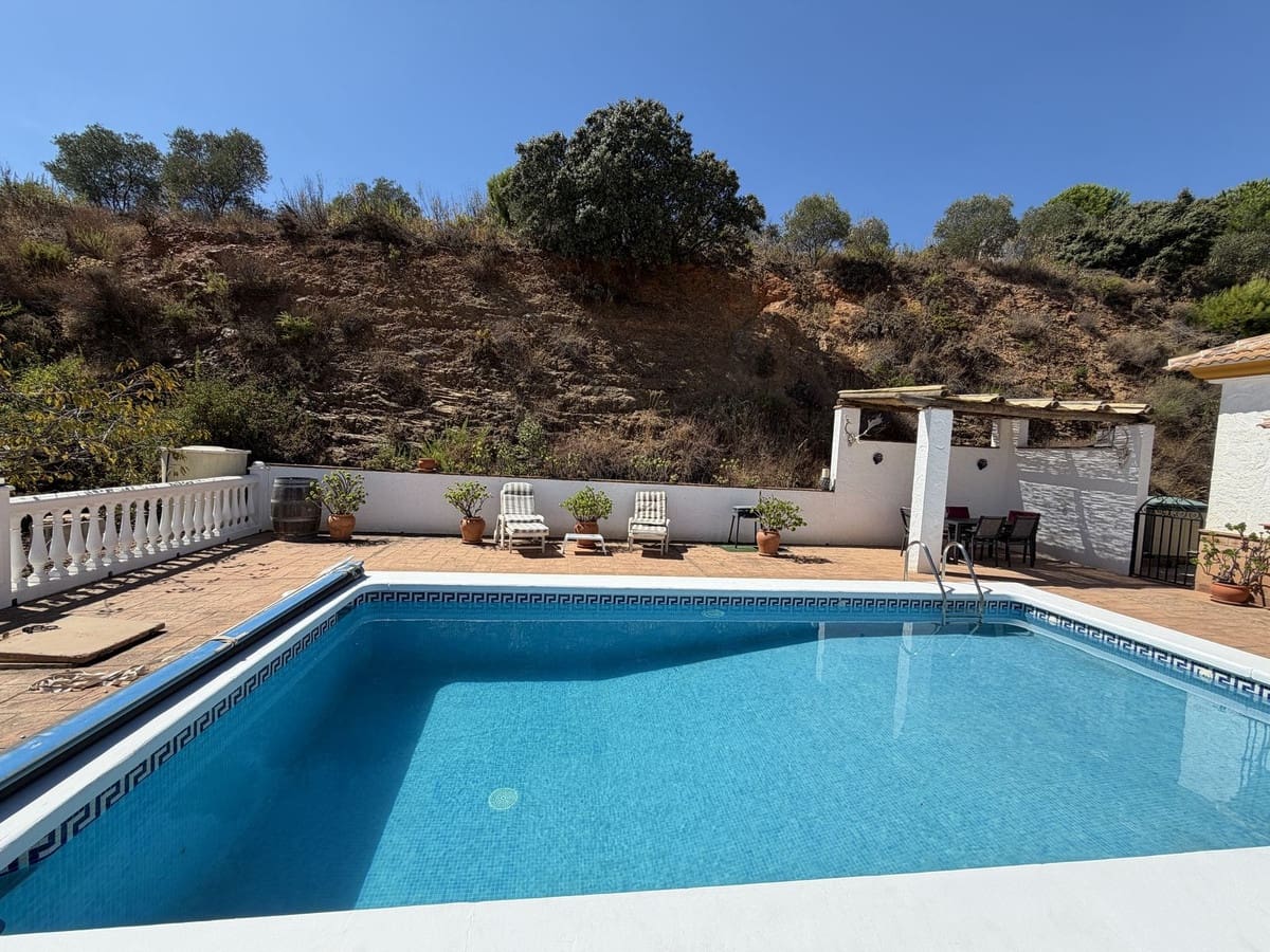 3 sovrum Villa till salu i Colmenar med pool garage - 329 000 € (Ref: 10128604)
