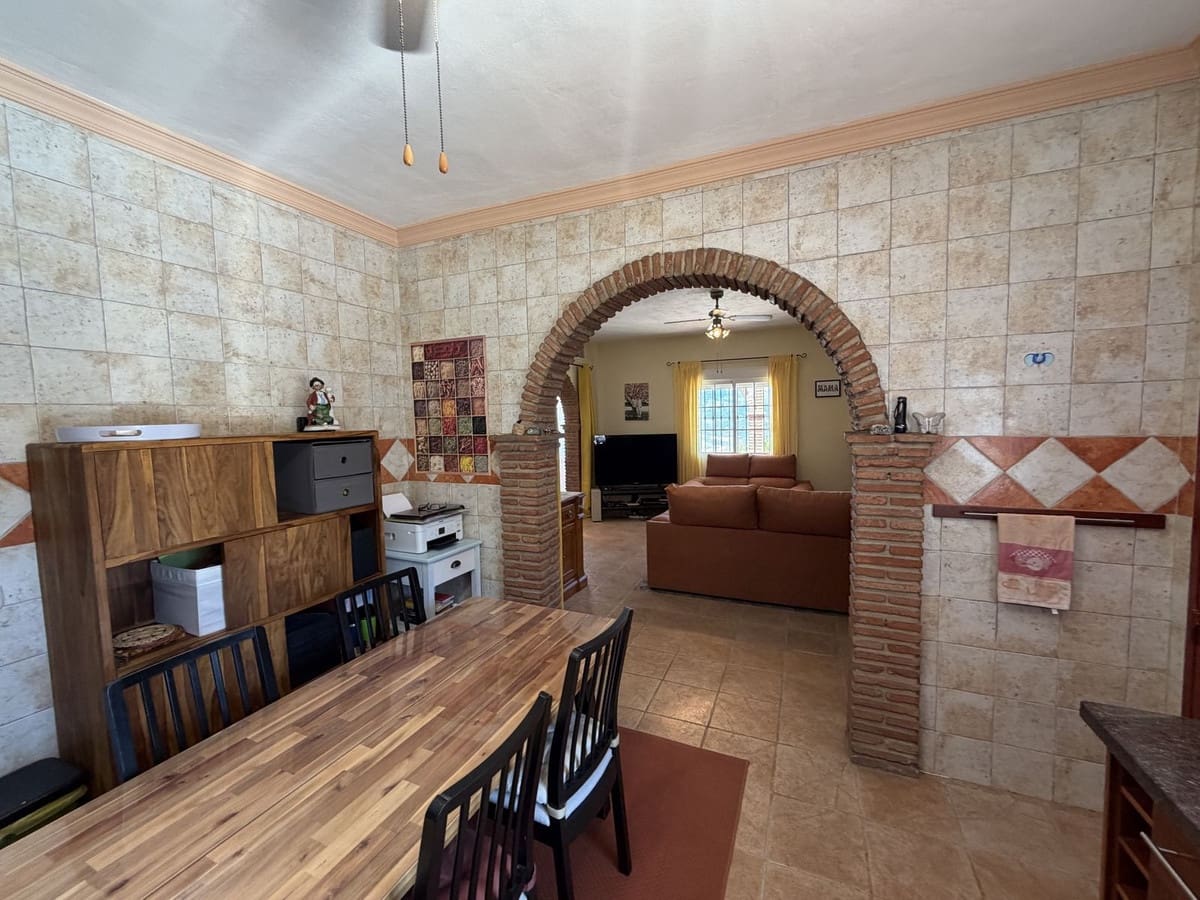 3 sovrum Villa till salu i Colmenar med pool garage - 329 000 € (Ref: 10128604)