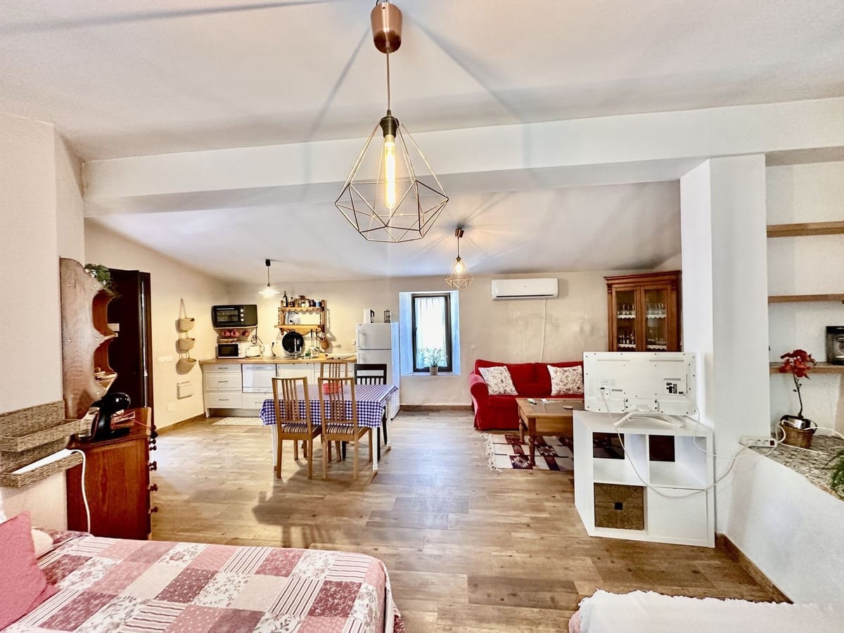 Finca/Casa Rural de 6 habitaciones en Comares en venta - 300.000 € (Ref: 10128605)
