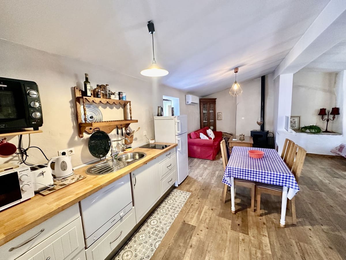 Finca/Casa Rural de 6 habitaciones en Comares en venta - 300.000 € (Ref: 10128605)