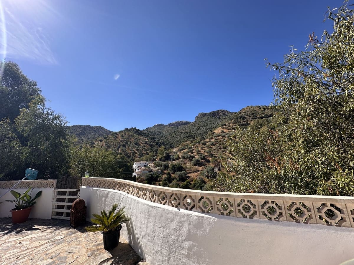 Finca/Casa Rural de 6 habitaciones en Comares en venta - 300.000 € (Ref: 10128605)