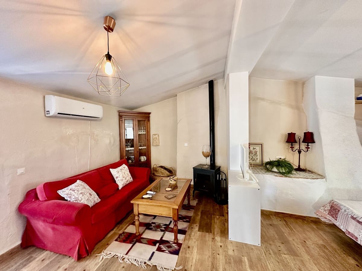 Finca/Casa Rural de 6 habitaciones en Comares en venta - 300.000 € (Ref: 10128605)