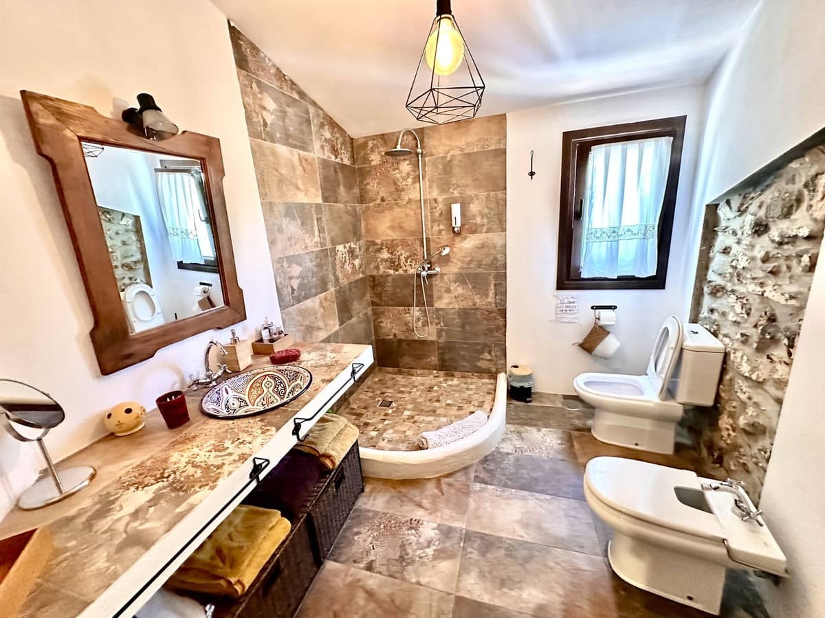 Finca/Casa Rural de 6 habitaciones en Comares en venta - 300.000 € (Ref: 10128605)