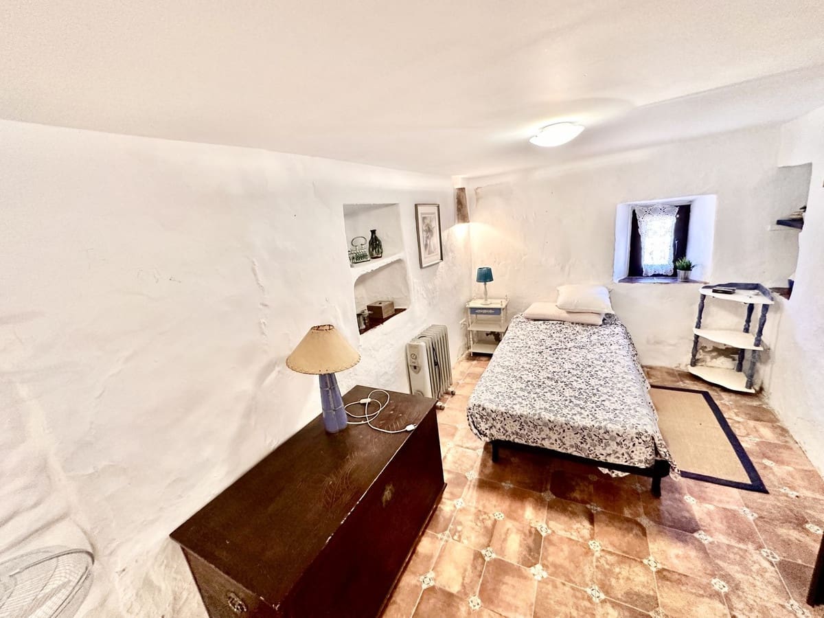 Finca/Casa Rural de 6 habitaciones en Comares en venta - 300.000 € (Ref: 10128605)