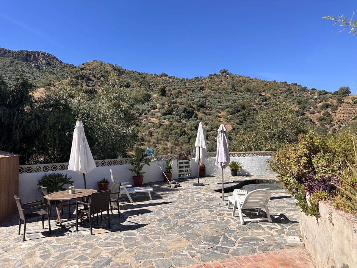 Finca/Casa Rural de 6 habitaciones en Comares en venta - 300.000 € (Ref: 10128605)