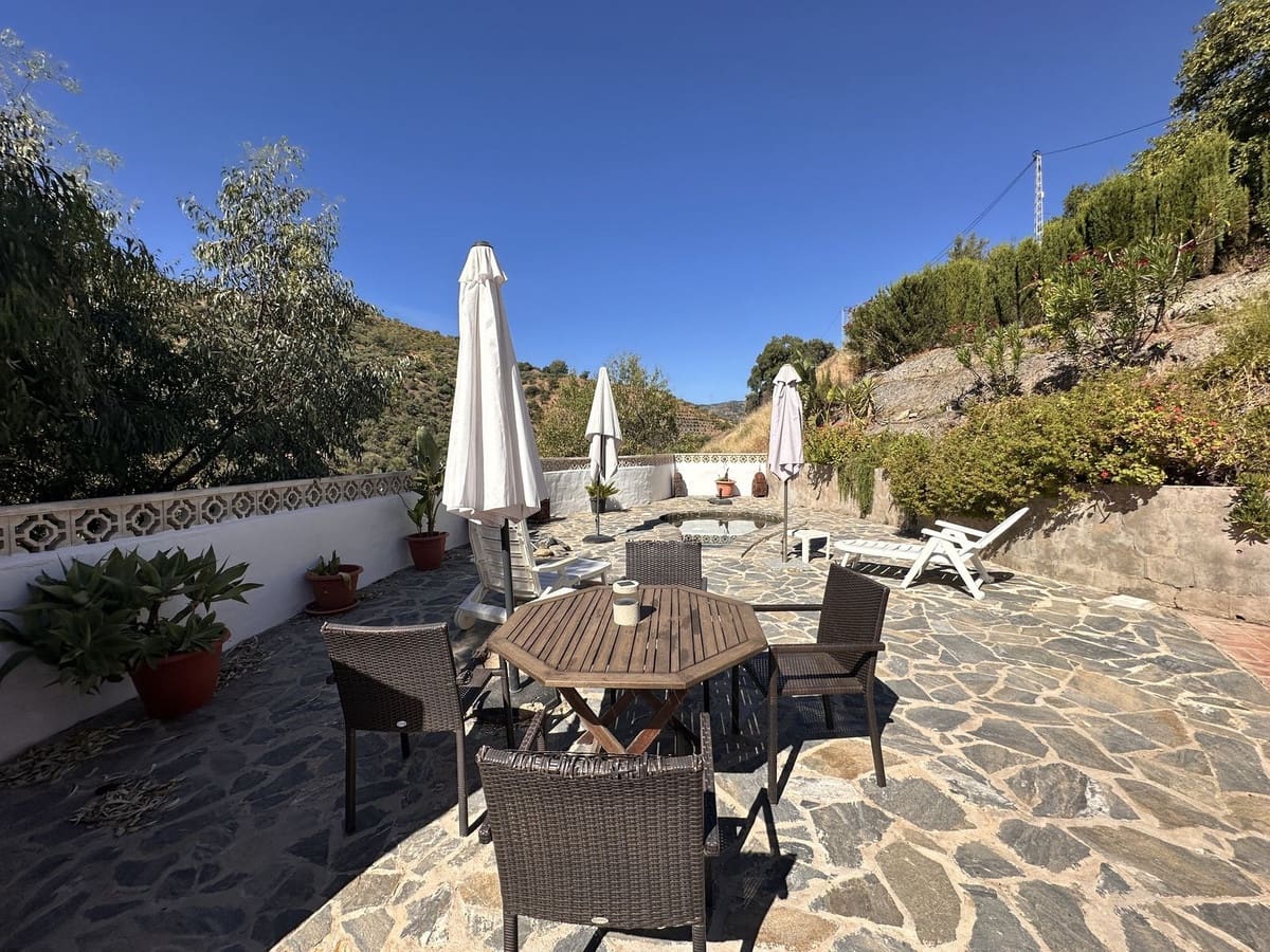 Finca/Casa Rural de 6 habitaciones en Comares en venta - 300.000 € (Ref: 10128605)