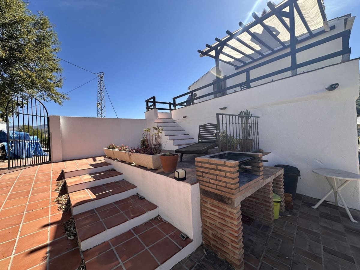 Finca/Casa Rural de 6 habitaciones en Comares en venta - 300.000 € (Ref: 10128605)