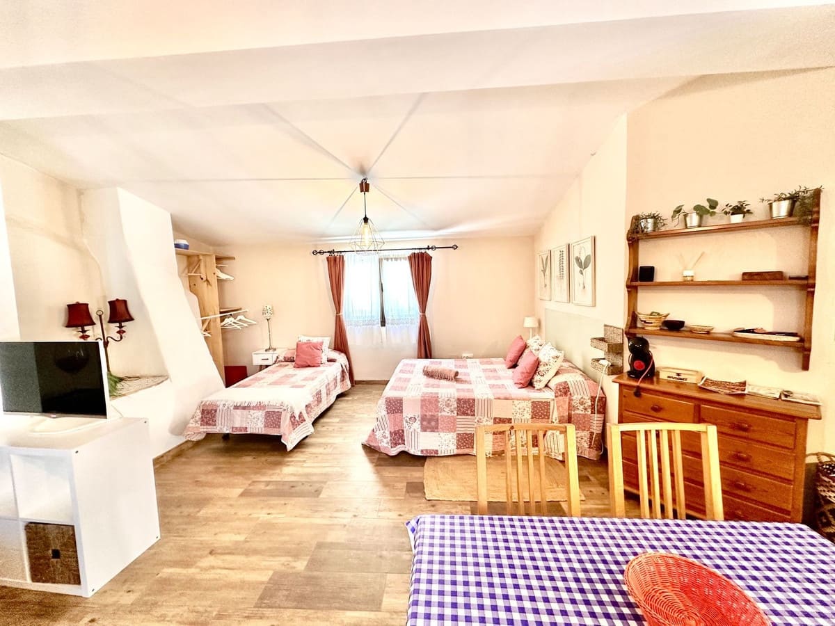Finca/Casa Rural de 6 habitaciones en Comares en venta - 300.000 € (Ref: 10128605)
