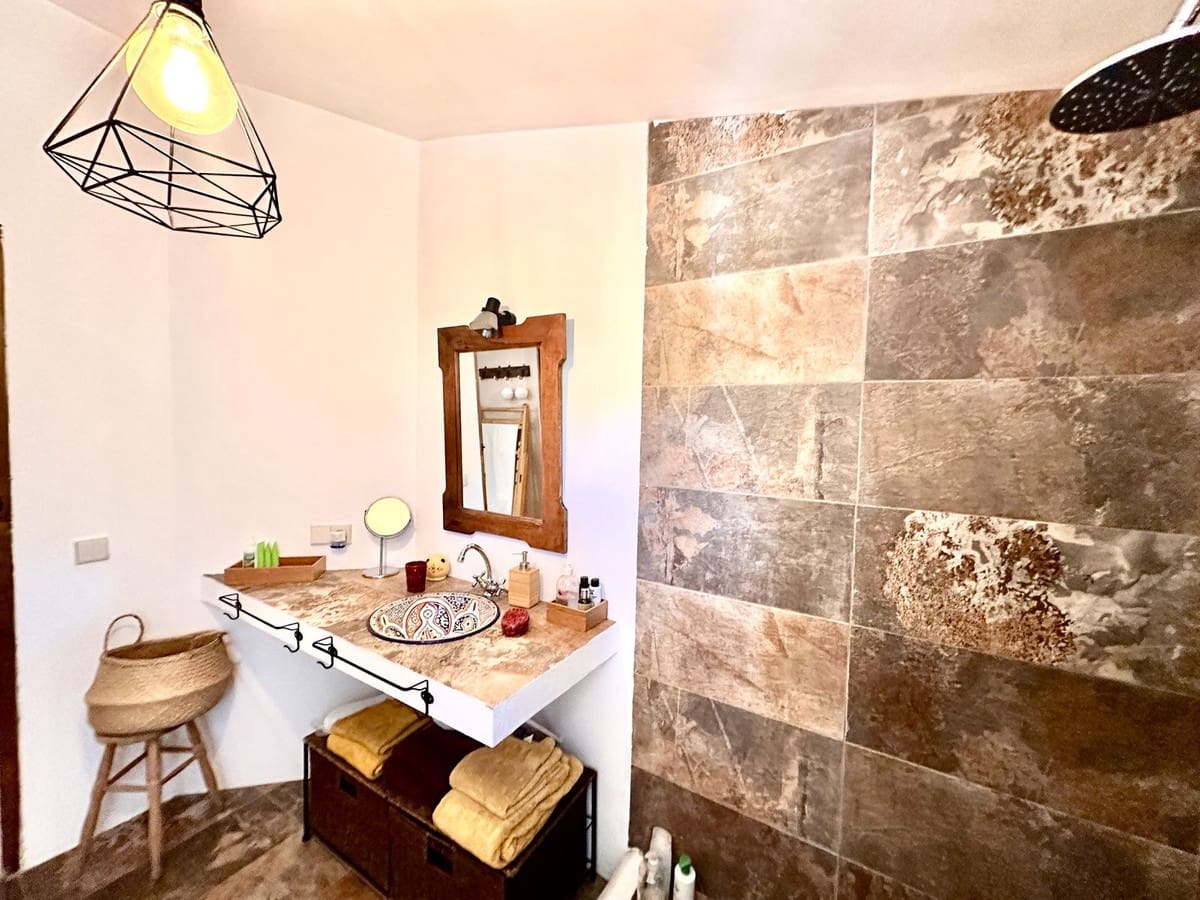 Finca/Casa Rural de 6 habitaciones en Comares en venta - 300.000 € (Ref: 10128605)