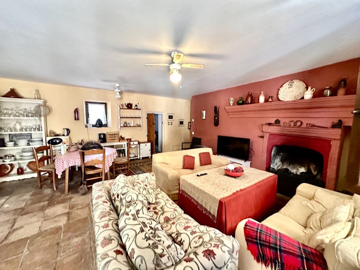 Finca/Casa Rural de 6 habitaciones en Comares en venta - 300.000 € (Ref: 10128605)