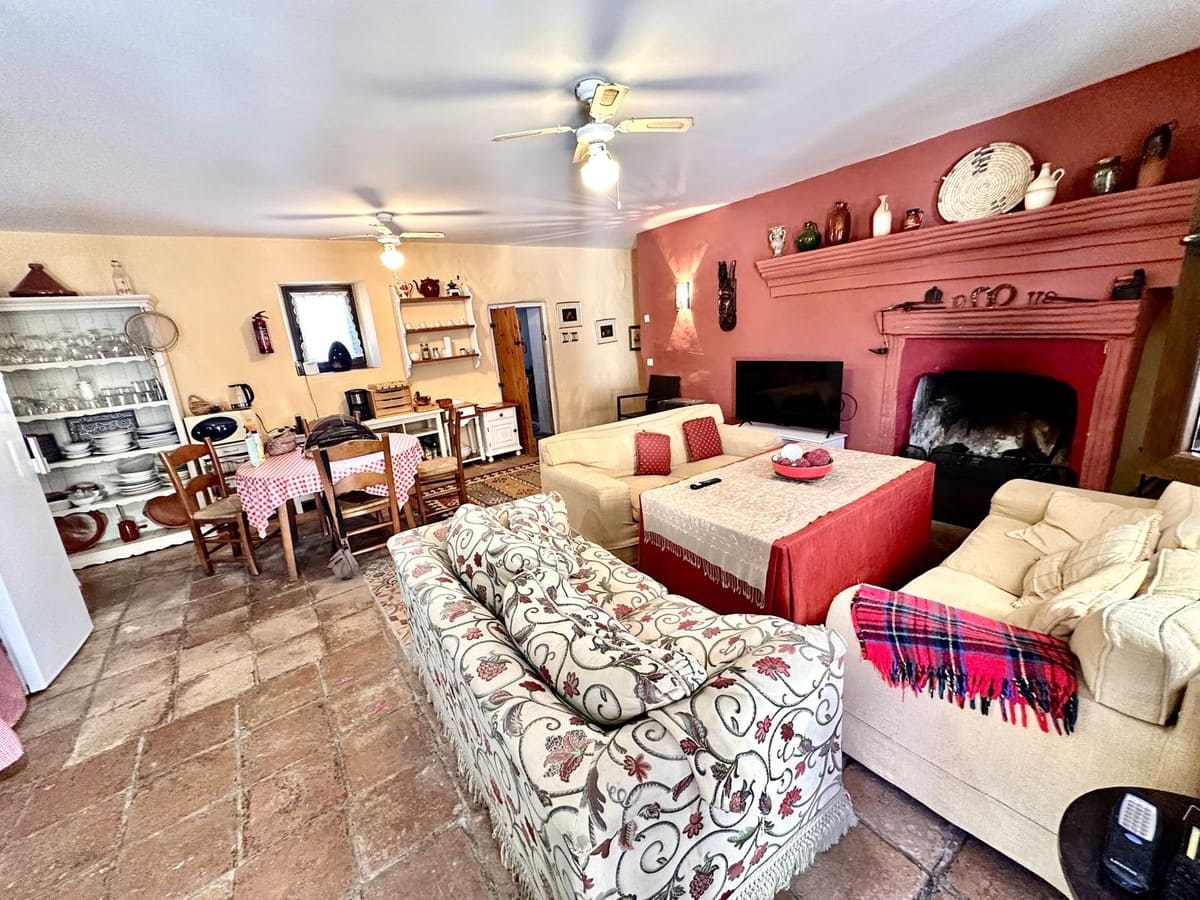 Finca/Casa Rural de 6 habitaciones en Comares en venta - 300.000 € (Ref: 10128605)