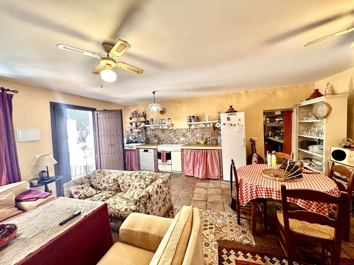 Finca/Casa Rural de 6 habitaciones en Comares en venta - 300.000 € (Ref: 10128605)