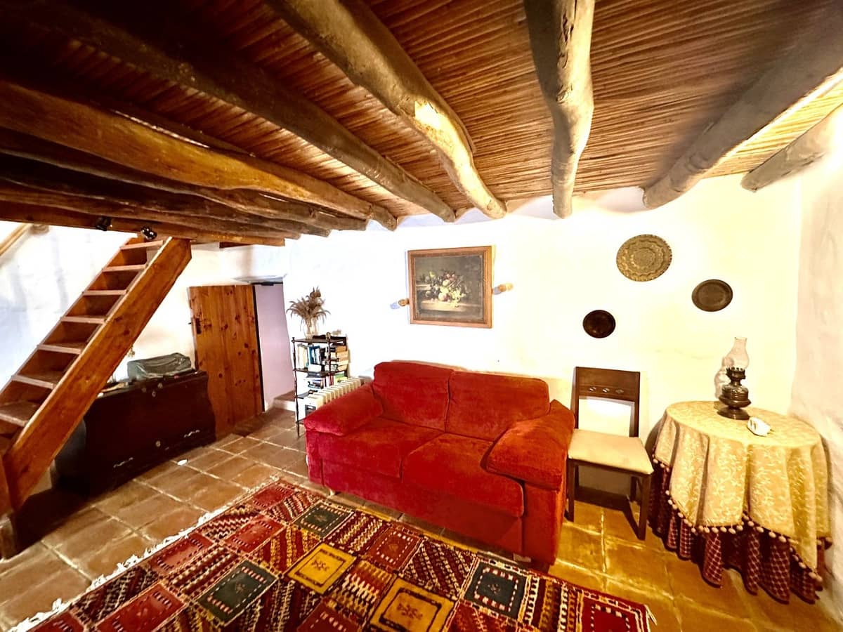 Finca/Casa Rural de 6 habitaciones en Comares en venta - 300.000 € (Ref: 10128605)