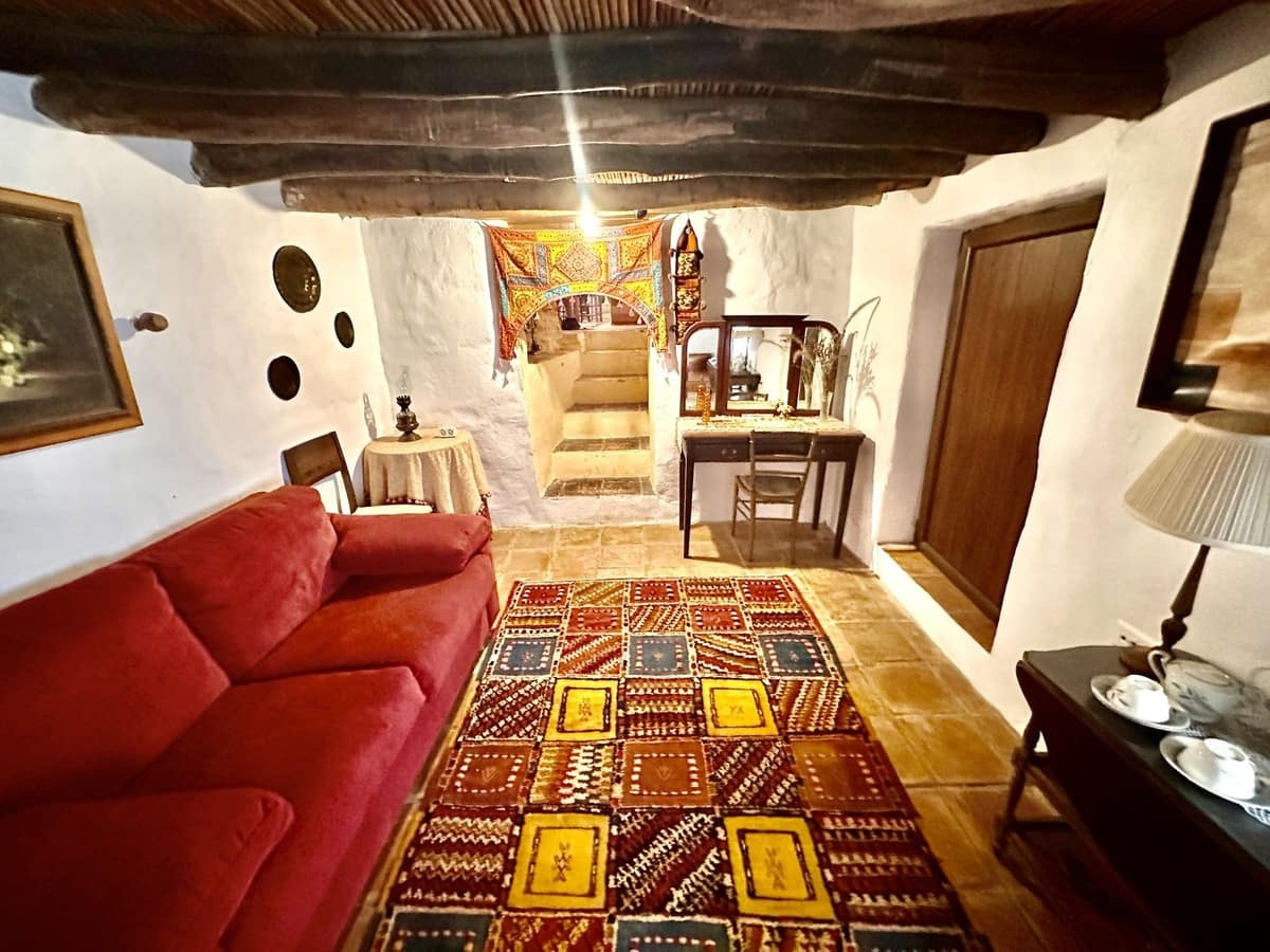 Finca/Casa Rural de 6 habitaciones en Comares en venta - 300.000 € (Ref: 10128605)