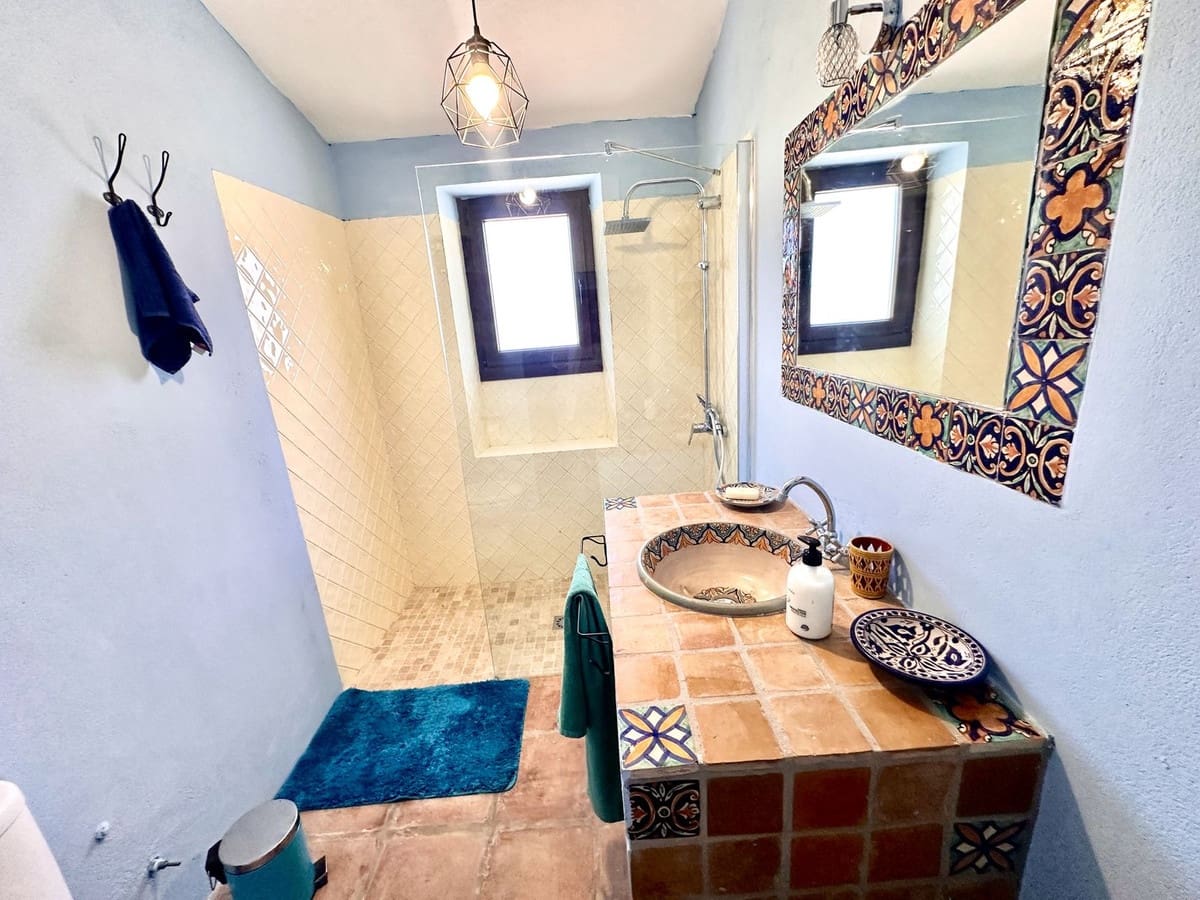 Finca/Casa Rural de 6 habitaciones en Comares en venta - 300.000 € (Ref: 10128605)