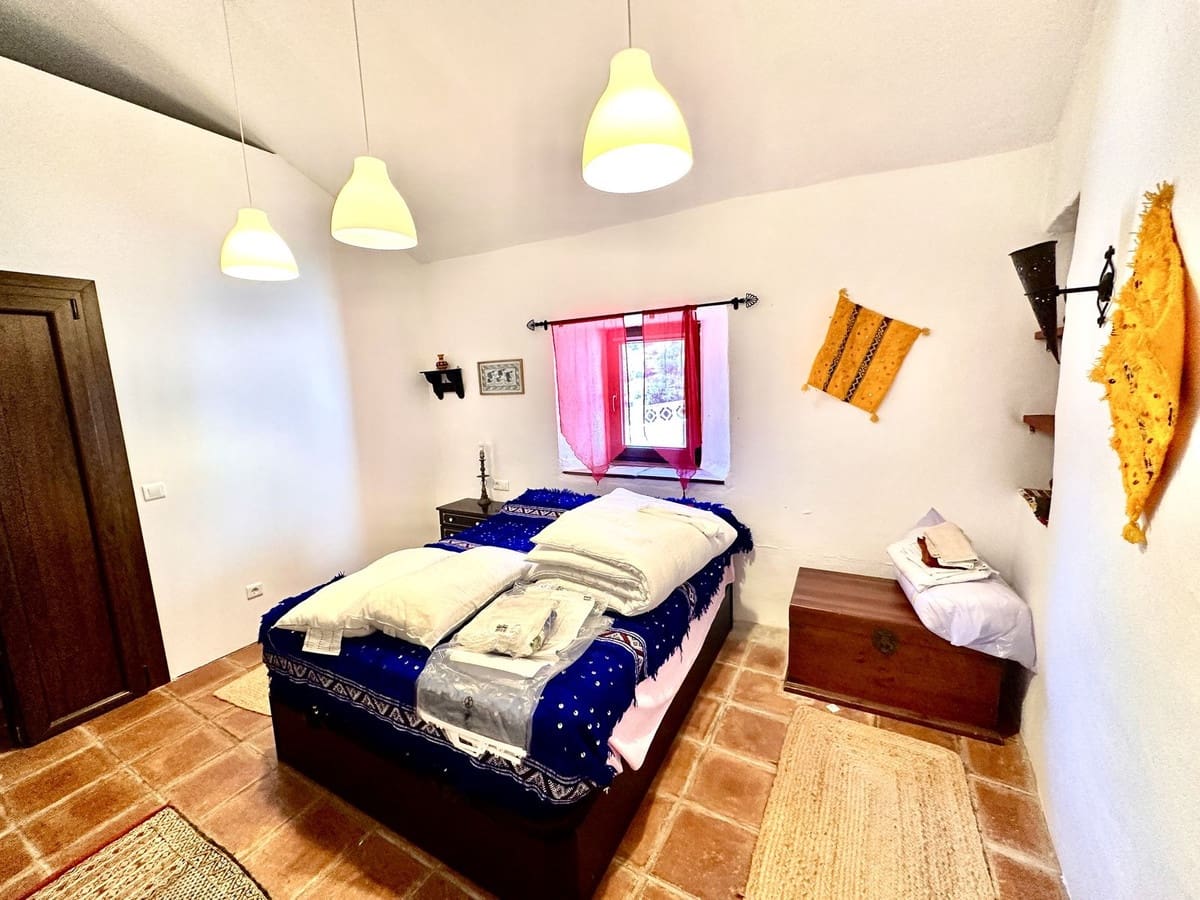 Finca/Casa Rural de 6 habitaciones en Comares en venta - 300.000 € (Ref: 10128605)
