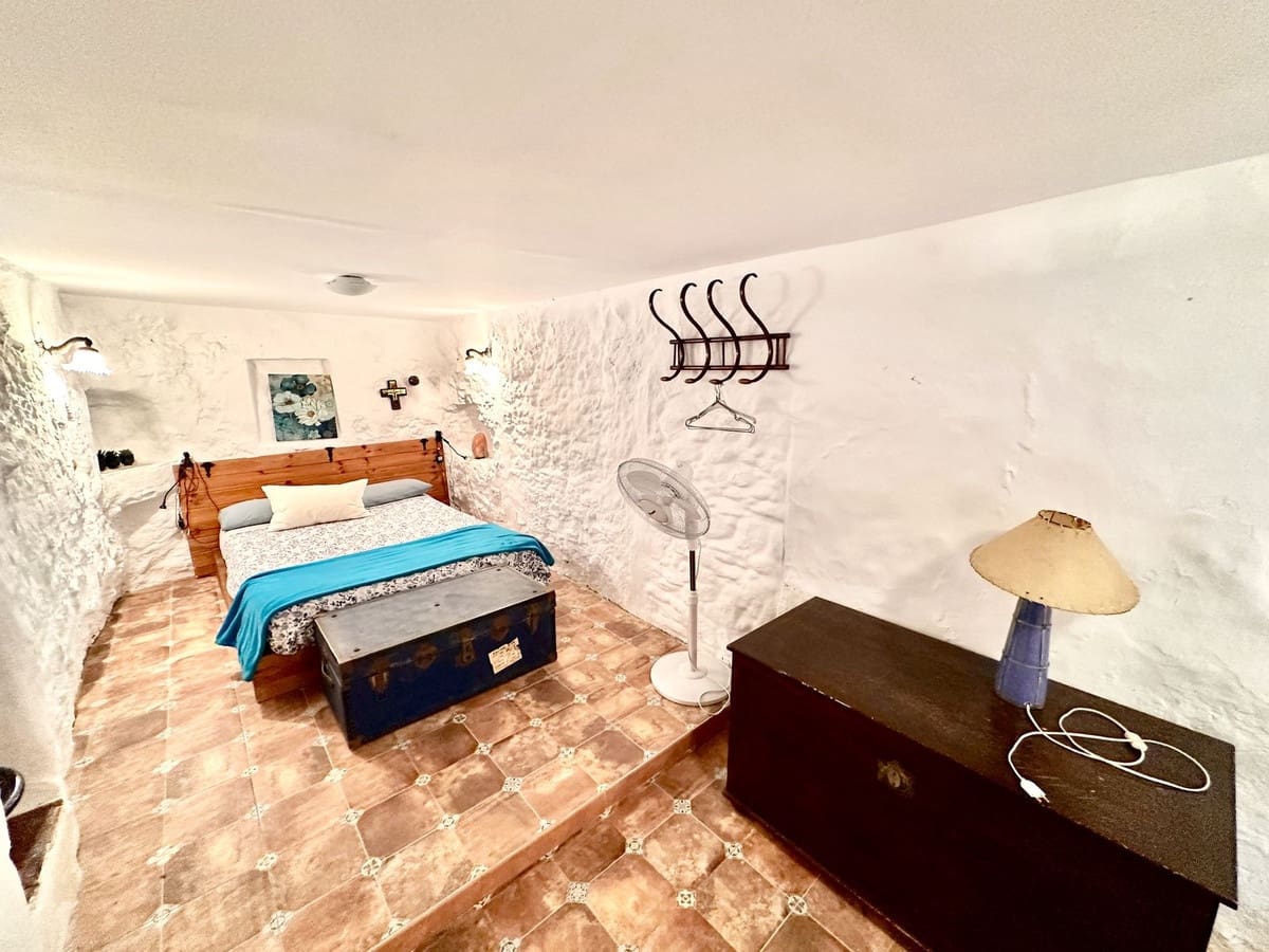 Finca/Casa Rural de 6 habitaciones en Comares en venta - 300.000 € (Ref: 10128605)