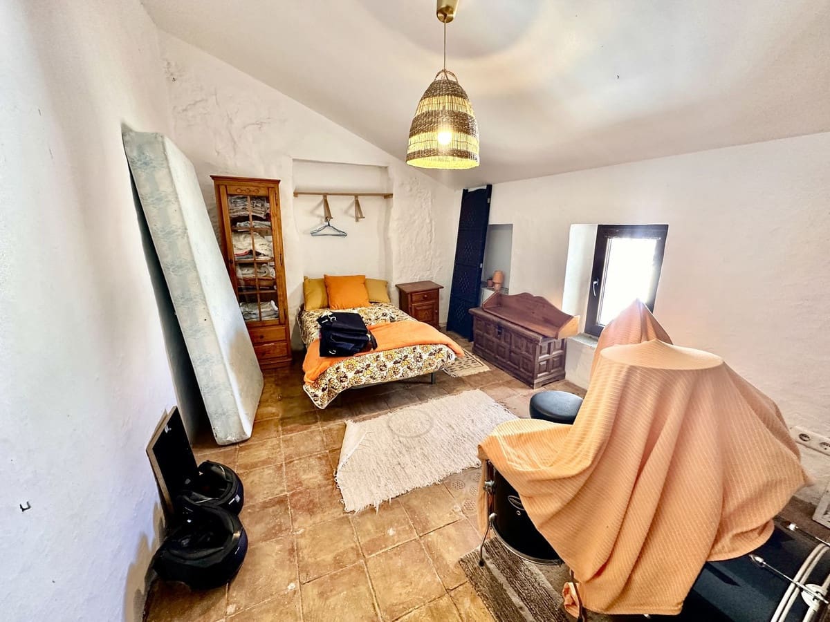 Finca/Casa Rural de 6 habitaciones en Comares en venta - 300.000 € (Ref: 10128605)