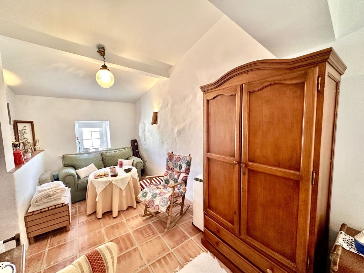 Finca/Casa Rural de 6 habitaciones en Comares en venta - 300.000 € (Ref: 10128605)