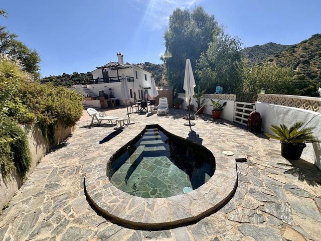 6 soveværelse Finca/Landehus til salg i Comares - € 300.000 (Ref: 10128605)