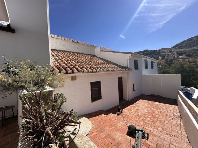 6 soveværelse Finca/Landehus til salg i Comares - € 300.000 (Ref: 10128605)
