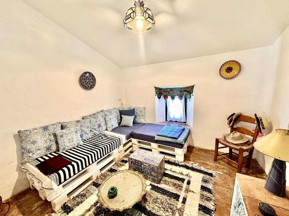 Finca/Casa Rural de 6 habitaciones en Comares en venta - 300.000 € (Ref: 10128605)