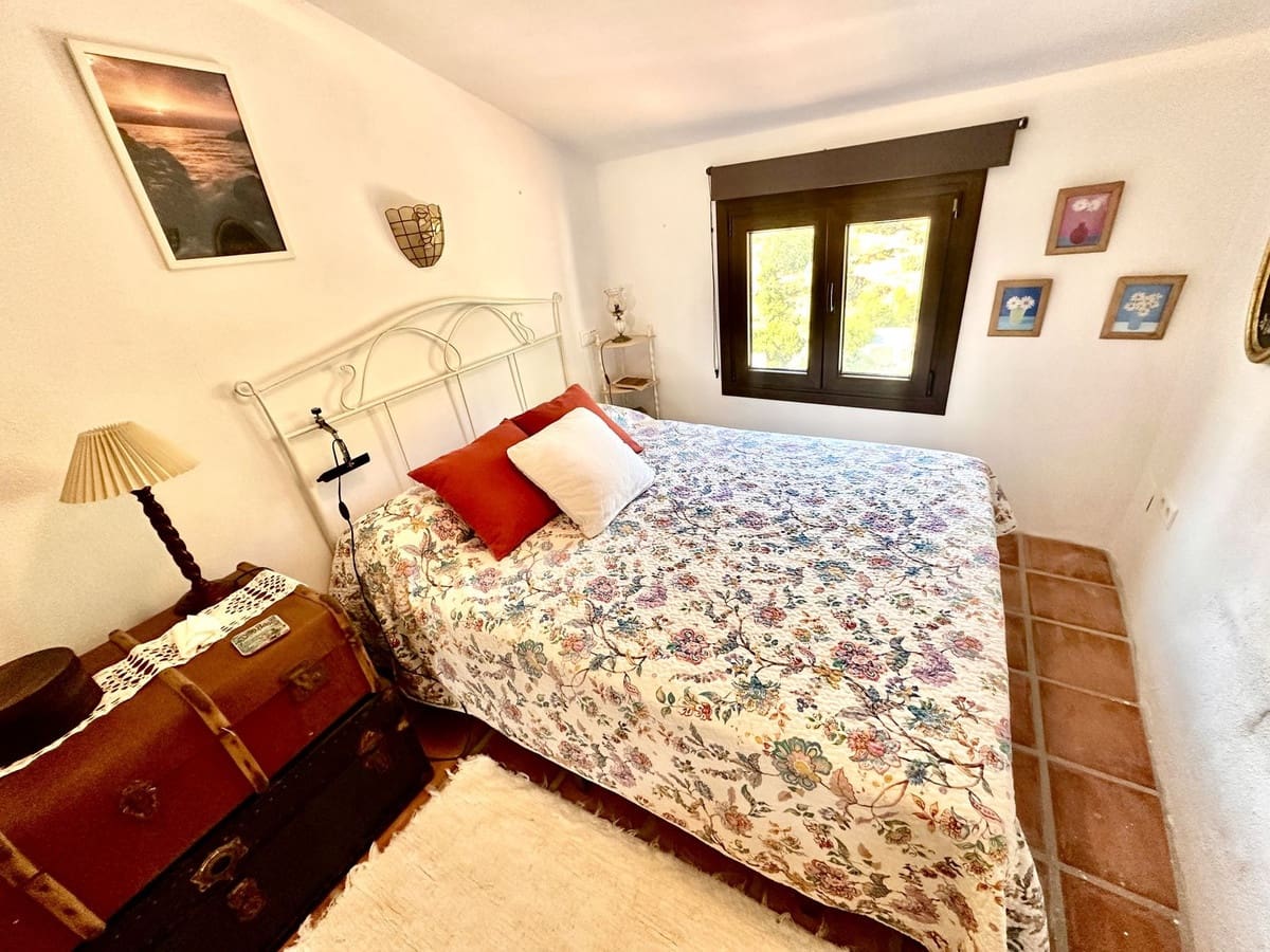 Finca/Casa Rural de 6 habitaciones en Comares en venta - 300.000 € (Ref: 10128605)