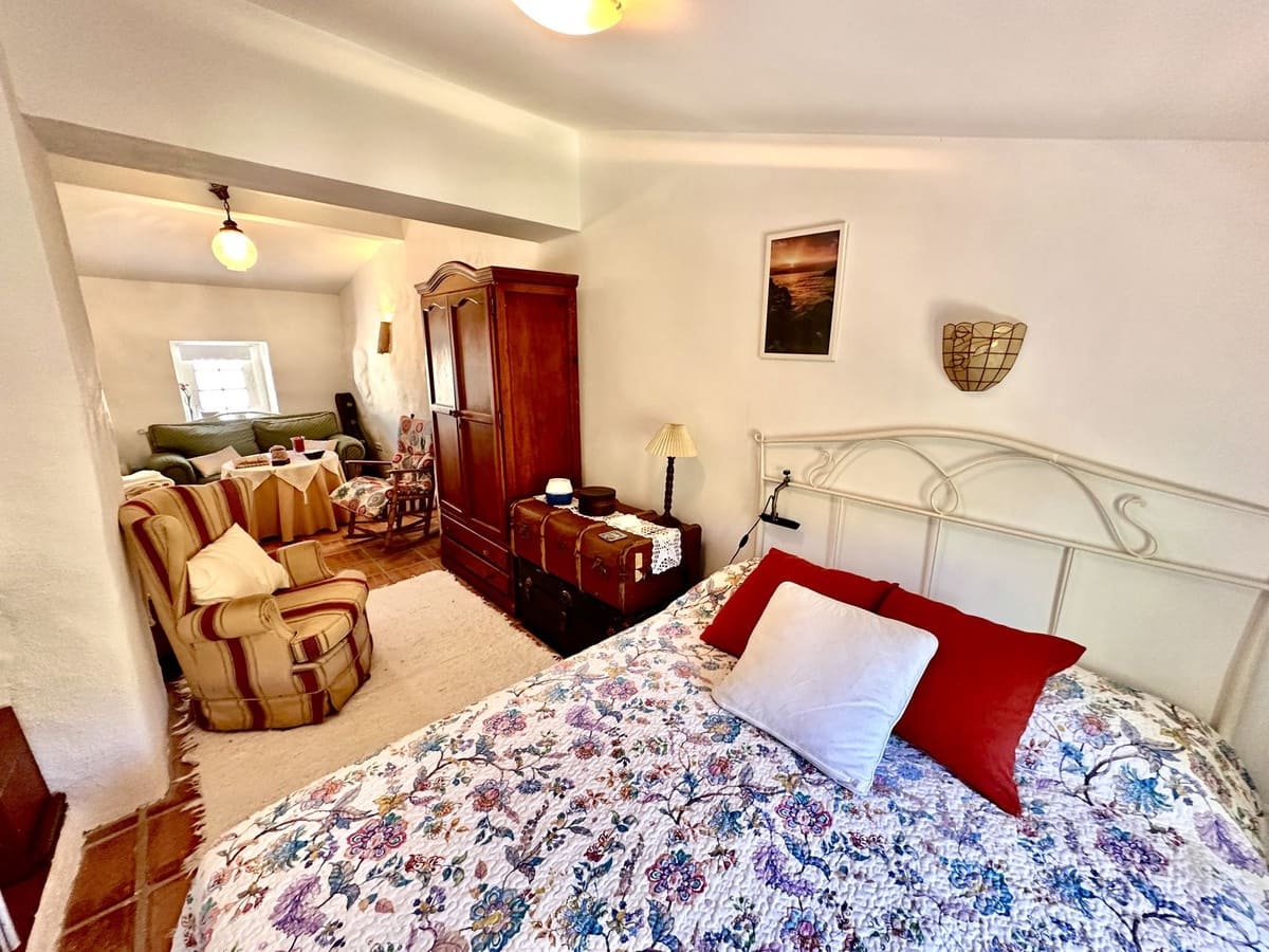 Finca/Casa Rural de 6 habitaciones en Comares en venta - 300.000 € (Ref: 10128605)