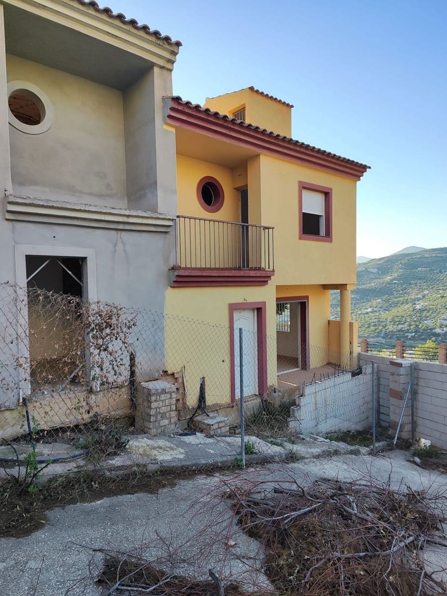 3 Zimmer Villa zu verkaufen in Alcaucin mit Pool Garage - 4.100.000 € (Ref: 10128609)