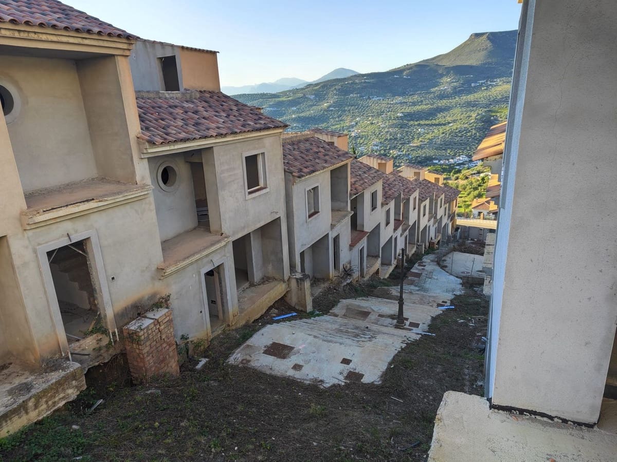 3 Zimmer Villa zu verkaufen in Alcaucin mit Pool Garage - 4.100.000 € (Ref: 10128609)