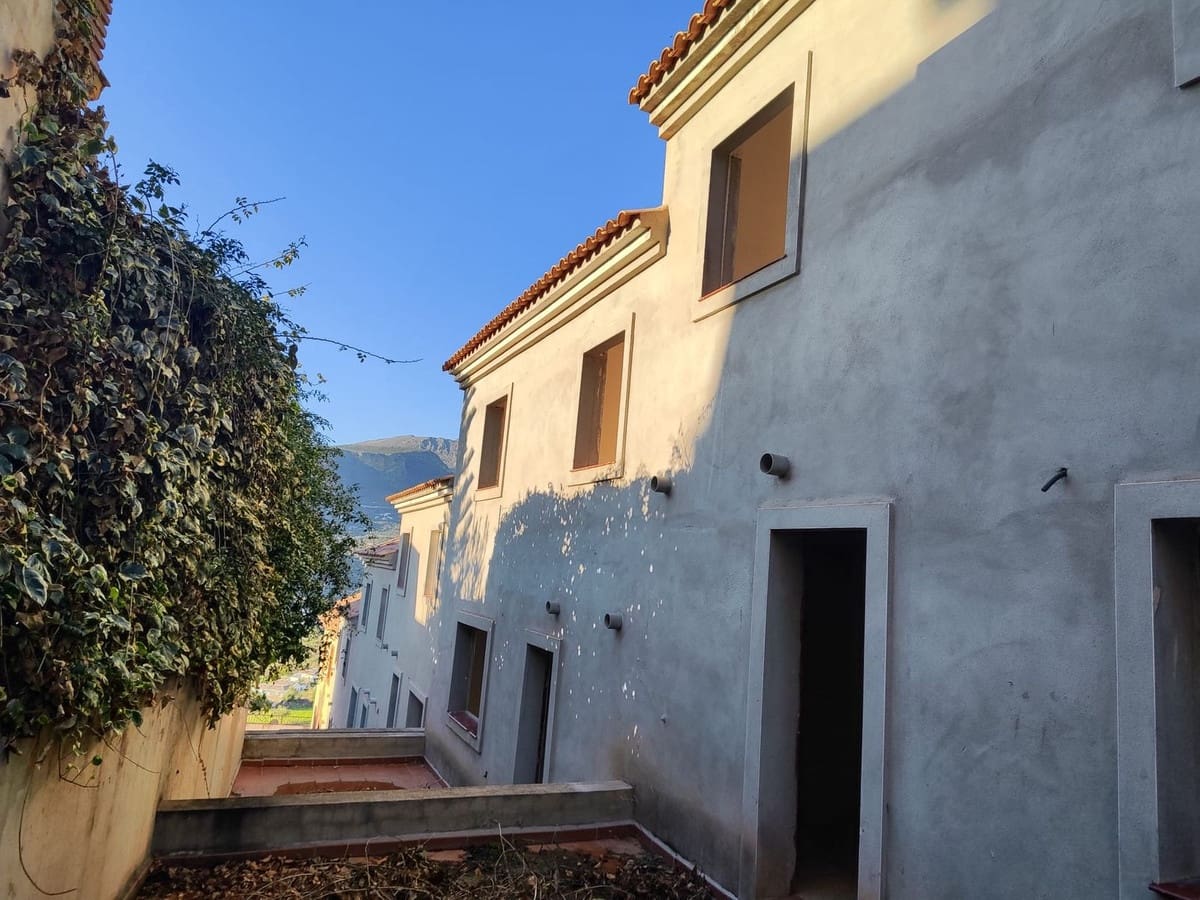 3 Zimmer Villa zu verkaufen in Alcaucin mit Pool Garage - 4.100.000 € (Ref: 10128609)