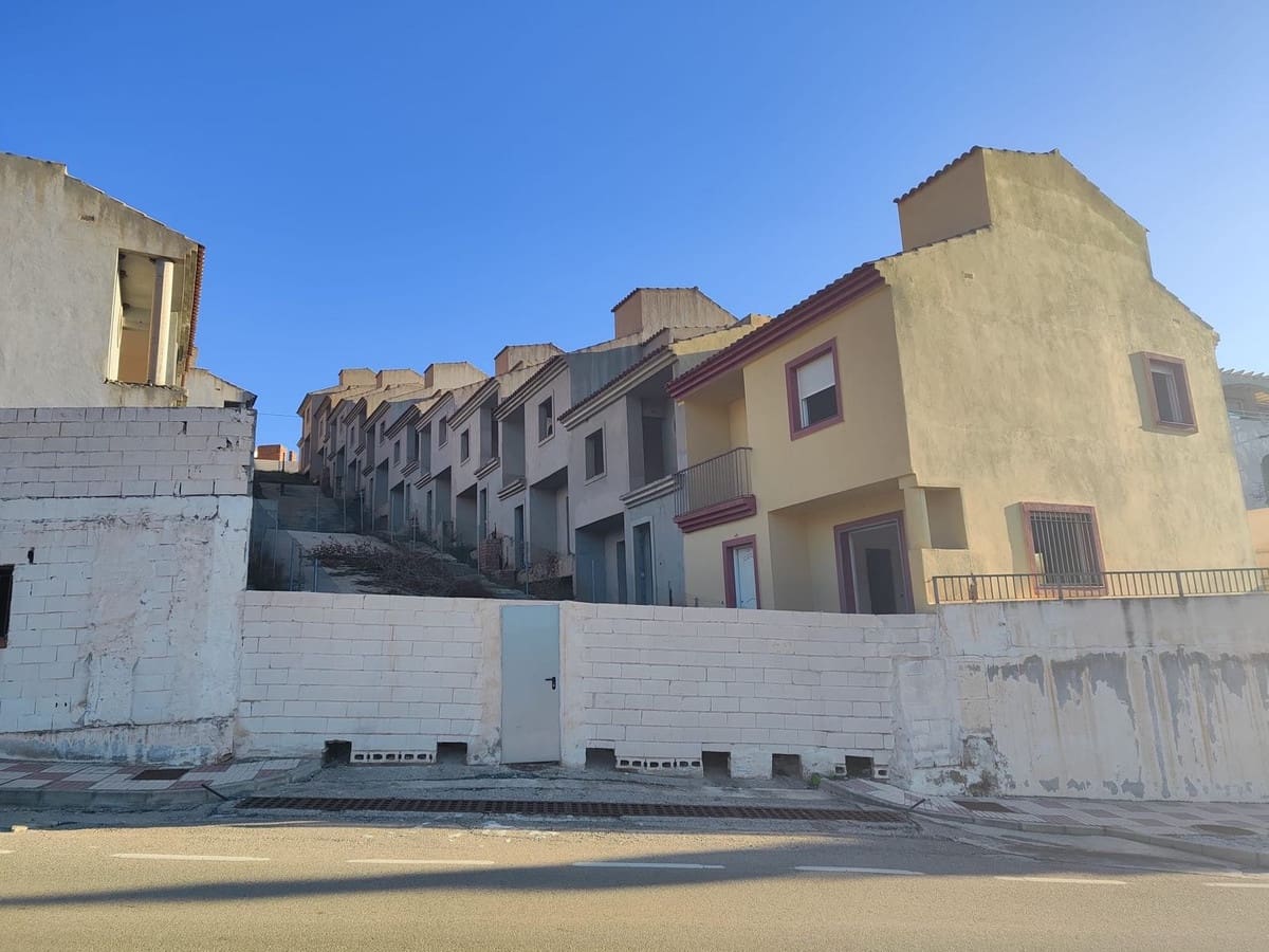 3 Zimmer Villa zu verkaufen in Alcaucin mit Pool Garage - 4.100.000 € (Ref: 10128609)