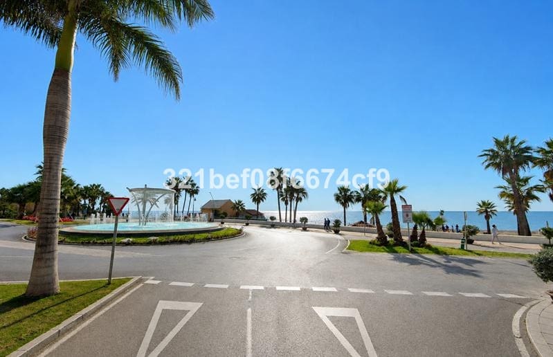 Apartamento de 2 habitaciones en Estepona en venta - 286.000 € (Ref: 10128621)