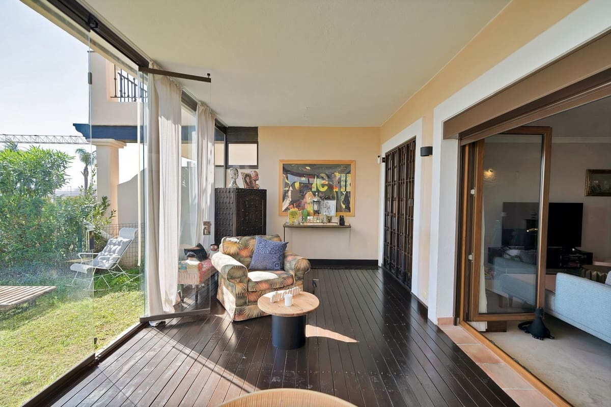 3 sypialnia Dom na sprzedaż w El Paraiso z basenem garażem - 715 000 € (Ref: 10128623)