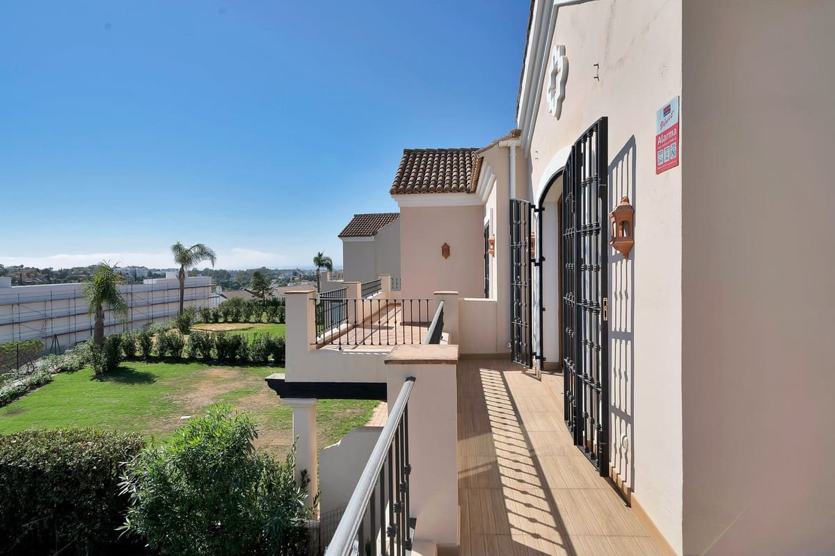 3 sypialnia Dom na sprzedaż w El Paraiso z basenem garażem - 715 000 € (Ref: 10128623)