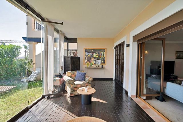3 sypialnia Dom na sprzedaż w El Paraiso, Estepona z basenem garażem - 715 000 € (Ref: 10128623)