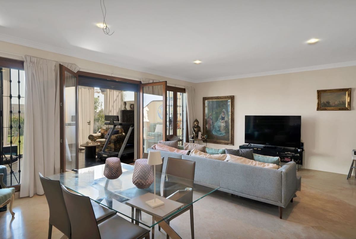 3 sypialnia Dom na sprzedaż w El Paraiso z basenem garażem - 715 000 € (Ref: 10128623)