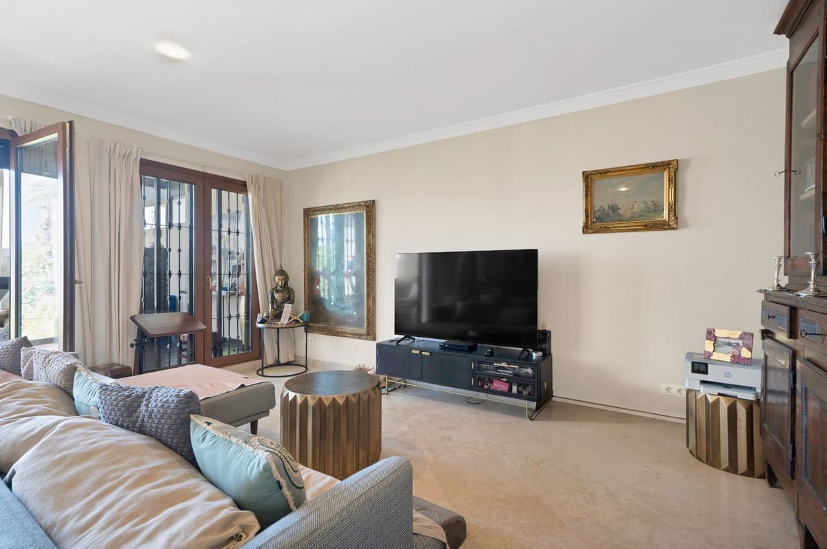 3 sypialnia Dom na sprzedaż w El Paraiso z basenem garażem - 715 000 € (Ref: 10128623)