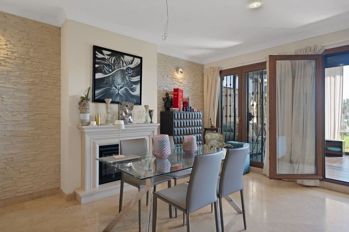 3 sypialnia Dom na sprzedaż w El Paraiso z basenem garażem - 715 000 € (Ref: 10128623)