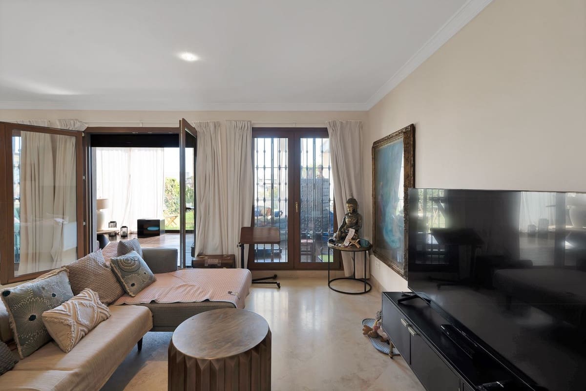 3 sypialnia Dom na sprzedaż w El Paraiso z basenem garażem - 715 000 € (Ref: 10128623)
