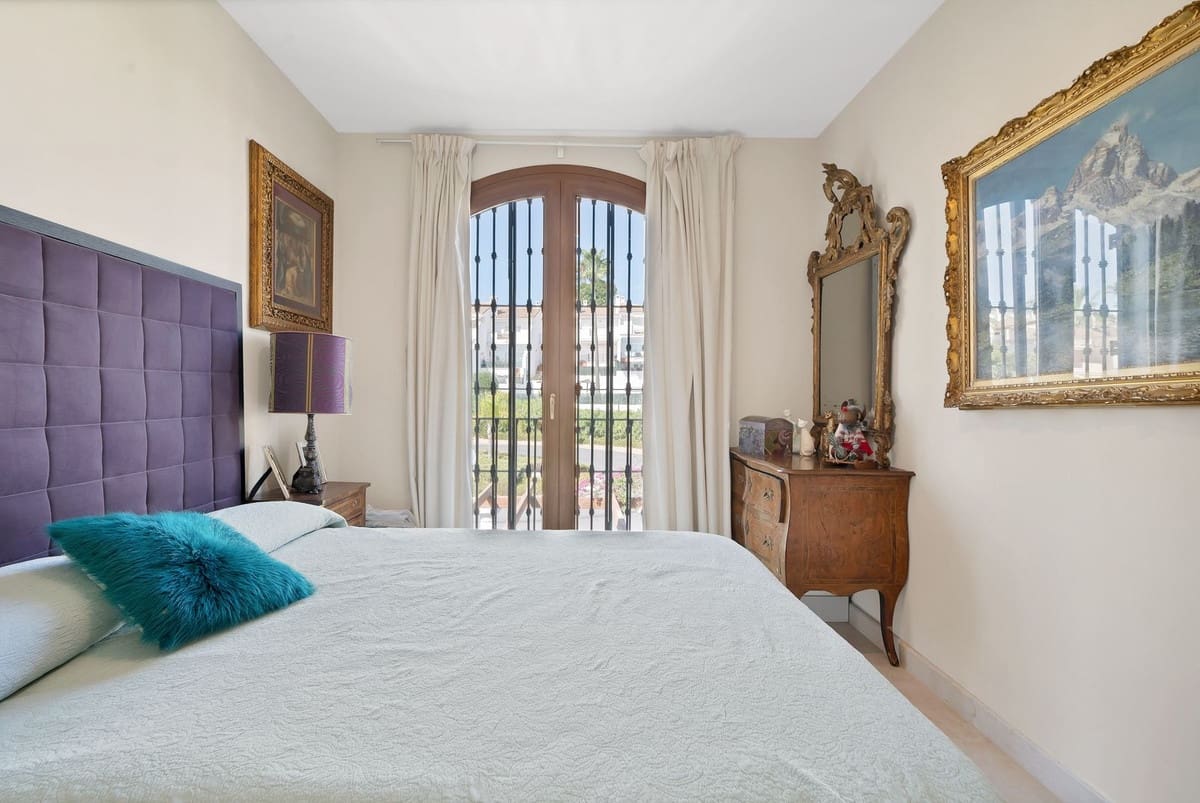 3 sypialnia Dom na sprzedaż w El Paraiso z basenem garażem - 715 000 € (Ref: 10128623)