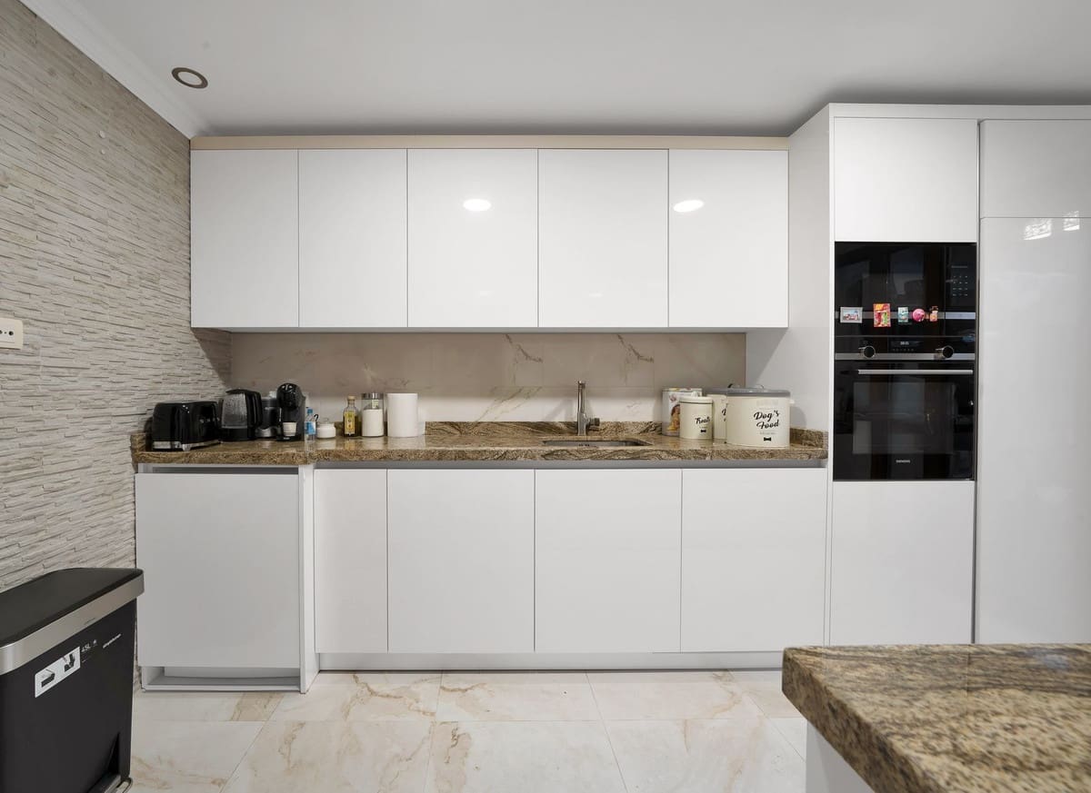 3 sypialnia Dom na sprzedaż w El Paraiso z basenem garażem - 715 000 € (Ref: 10128623)